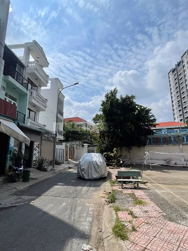 Bán Biệt Thự Phố 215m2 6PN Sân vườn hẻm 688 Lê Đức Thọ Giá 17.5Tỷ