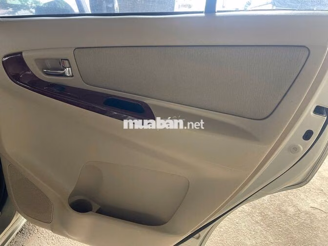 Toyota Innova 2.0 G 2006 xe đẹp