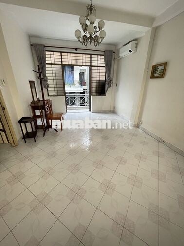 Nhà cho thuê Xe hơi đậu trong nhà Thích Quảng Đức 9x6m 4pn giá 20 Tr 