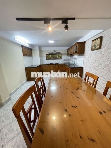 Nhà cho thuê Xe hơi đậu trong nhà Thích Quảng Đức 9x6m 4pn giá 20 Tr 