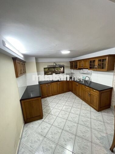 Nhà cho thuê Xe hơi đậu trong nhà Thích Quảng Đức 9x6m 4pn giá 20 Tr 
