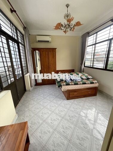 Nhà cho thuê Xe hơi đậu trong nhà Thích Quảng Đức 9x6m 4pn giá 20 Tr 