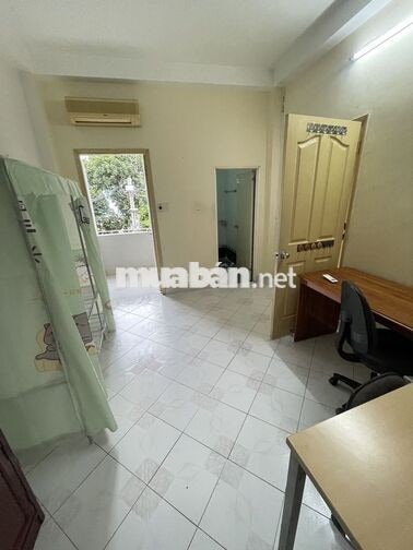 Nhà cho thuê Xe hơi đậu trong nhà Thích Quảng Đức 9x6m 4pn giá 20 Tr 