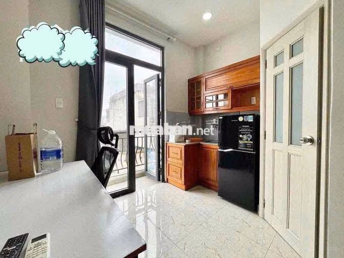 Cho thuê 2 phòng Bình Thạnh có ban công thang máy gần chợ Bà Chiểu