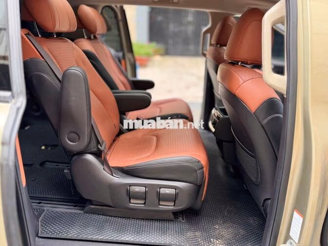 KIA Carnival Signature 2022 Vàng cát 7 chỗ