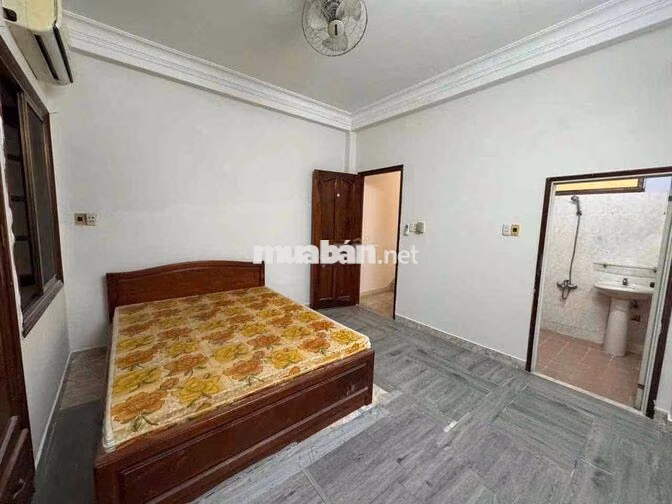 Nhà Mới, xe hơi ngủ trong nhà - 1 trệt 2 Lầu sân thượng