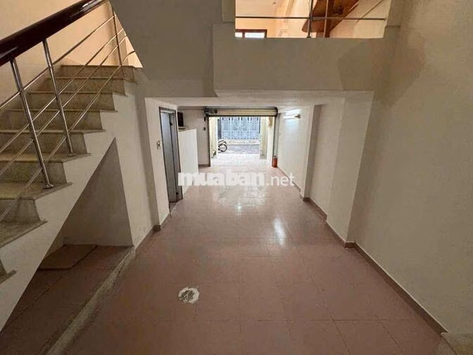 Nhà Mới, xe hơi ngủ trong nhà - 1 trệt 2 Lầu sân thượng