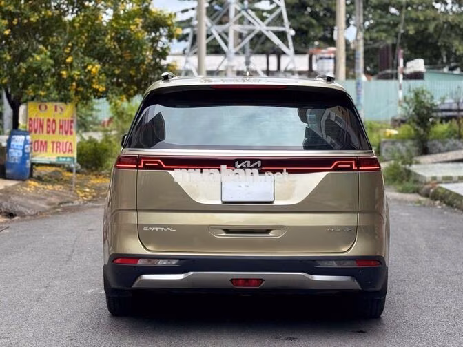 KIA Carnival Signature 2022 Vàng cát 7 chỗ