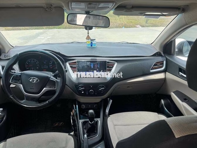 Hyundai Accent 2023 Số sàn Bạc