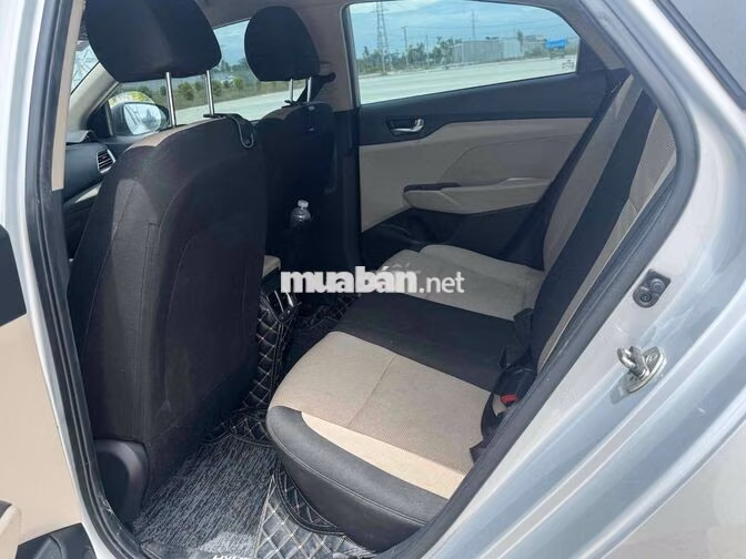 Hyundai Accent 2023 Số sàn Bạc