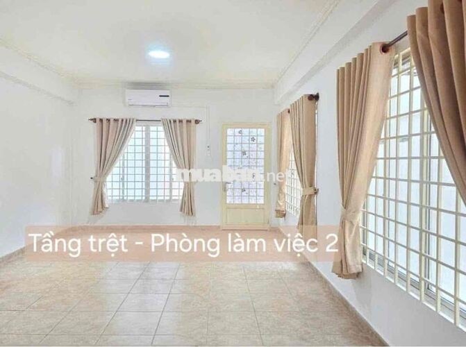 Mặt bằng kinh doanh gần siêu thị, chợ, trường đại Bình Dương