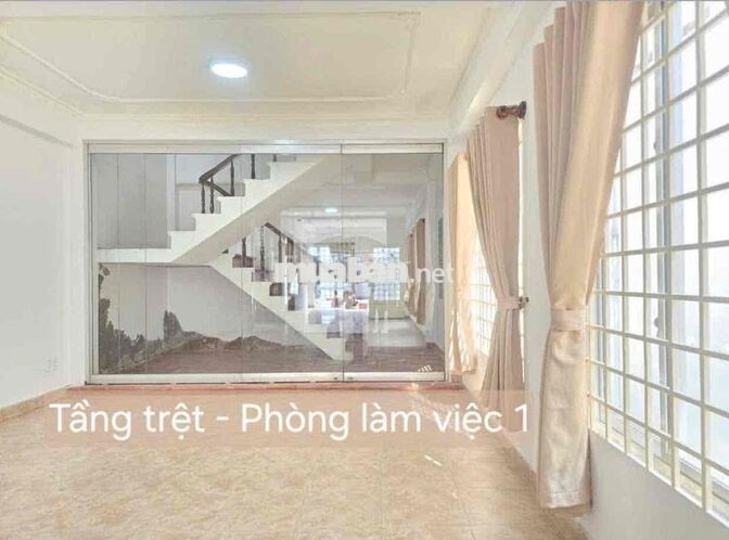 Mặt bằng kinh doanh gần siêu thị, chợ, trường đại Bình Dương