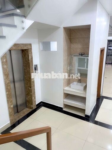 Cho thuê nhà 1 trệt 3 lầu có thang máy mặt tiền chợ tự phát gần An Phú