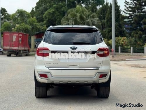 Xe Ford Everest Titanium 2.0L 4x4 AT 2021