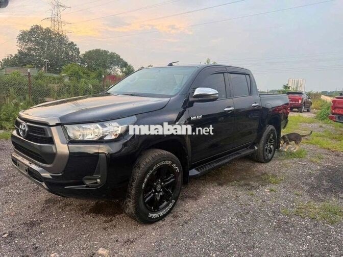 Toyota Hilux 2.4L 4x2 AT 2022 Đen