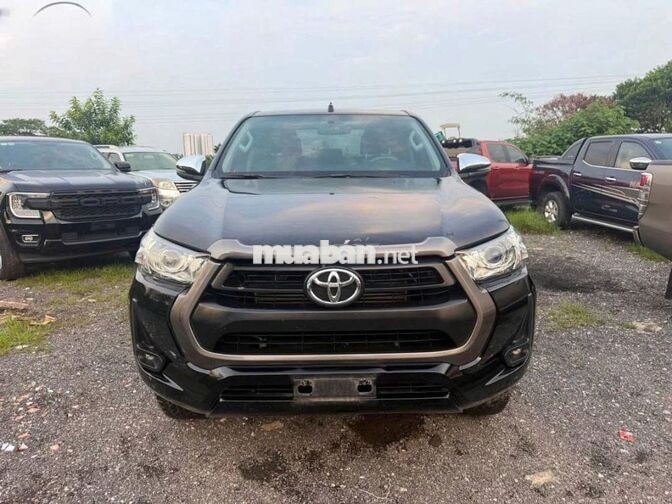 Toyota Hilux 2.4L 4x2 AT 2022 Đen