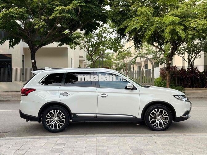 Mitsubishi Outlander 2.0 CVT 2017 Trắng