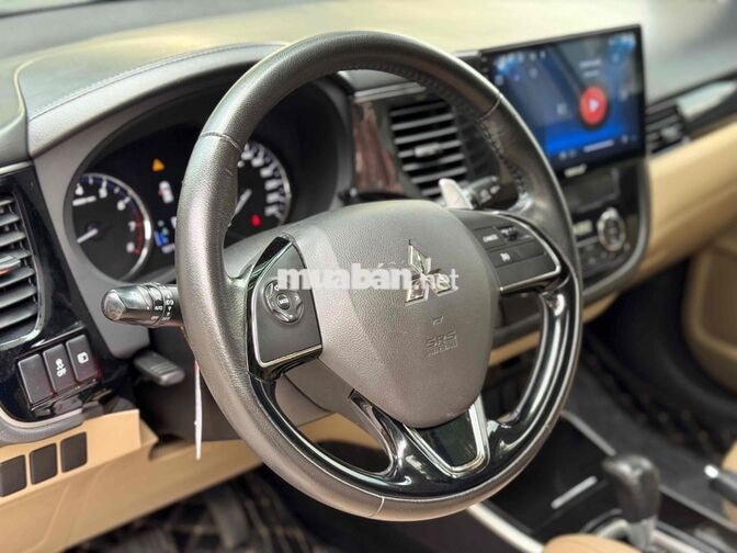 Mitsubishi Outlander 2.0 CVT 2017 Trắng