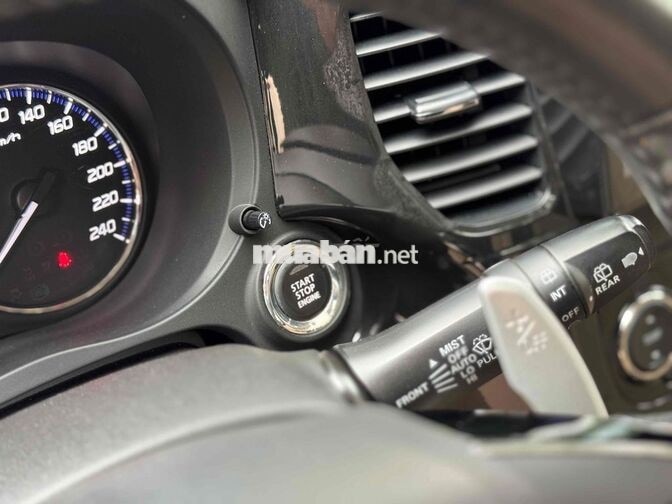 Mitsubishi Outlander 2.0 CVT 2017 Trắng