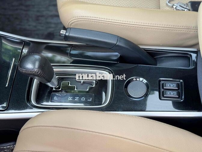 Mitsubishi Outlander 2.0 CVT 2017 Trắng