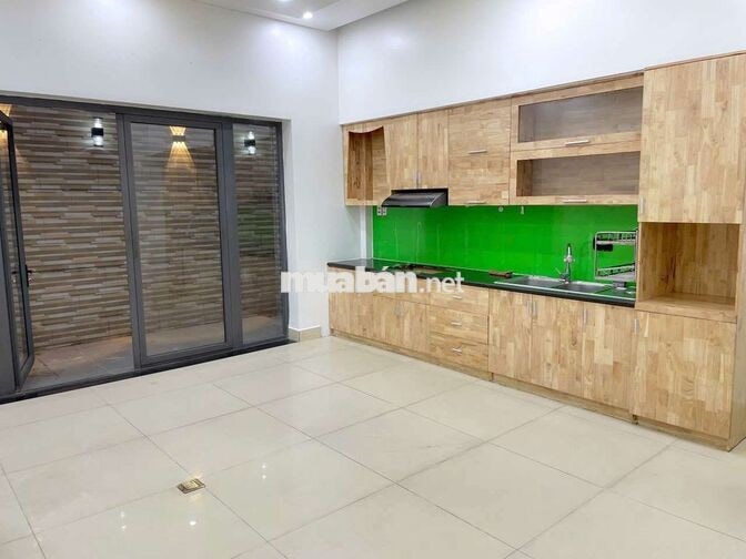 Cho thuê nhà 1 trệt 3 lầu có thang máy mặt tiền chợ tự phát gần An Phú