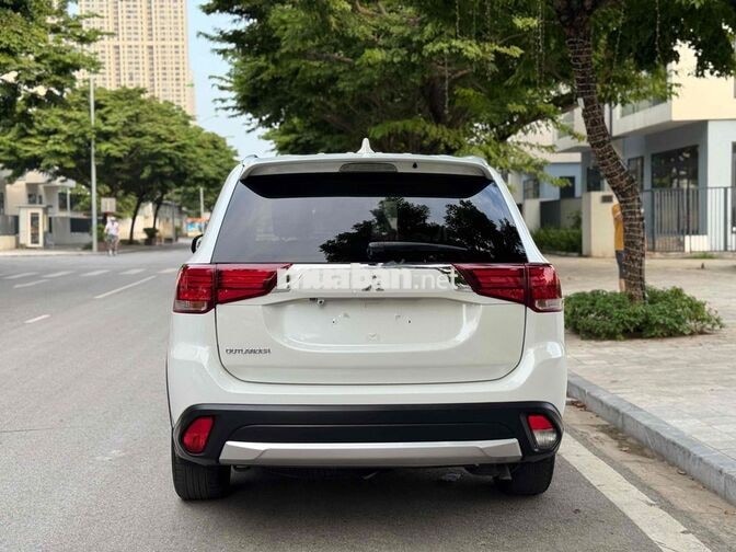 Mitsubishi Outlander 2.0 CVT 2017 Trắng