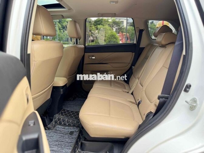 Mitsubishi Outlander 2.0 CVT 2017 Trắng