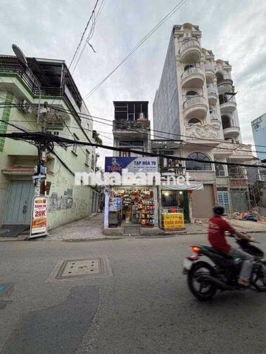 cần bán nhà Mặt tiền đường, đông đúc dân cư, buôn bán nhiều, gần chợ.
