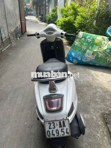 Xe tay ga Nio 50cc Trắng