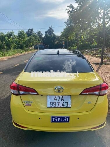 Toyota Vios E MT 2023 Số sàn Vàng