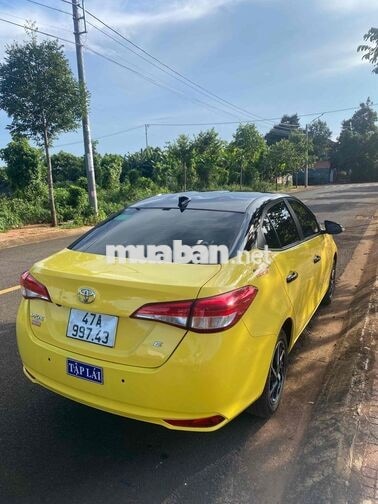 Toyota Vios E MT 2023 Số sàn Vàng