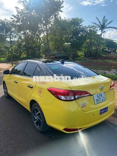 Toyota Vios E MT 2023 Số sàn Vàng