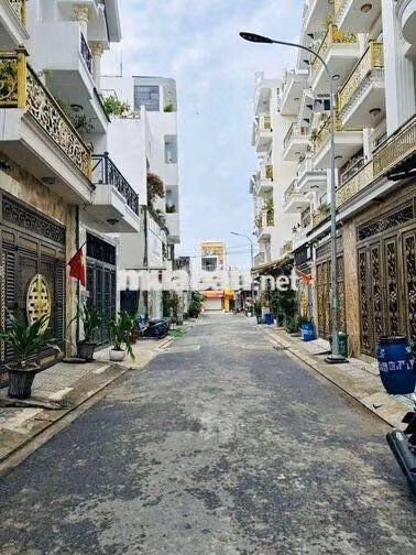 Nhà 1 trệt 3 lầu sân thượng đường Bình Thành BHH B bình tân
