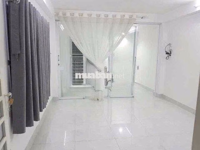 Sát Mặt Tiền Cao Đạt - Hẻm Xe Hơi - Nhà mới đẹp