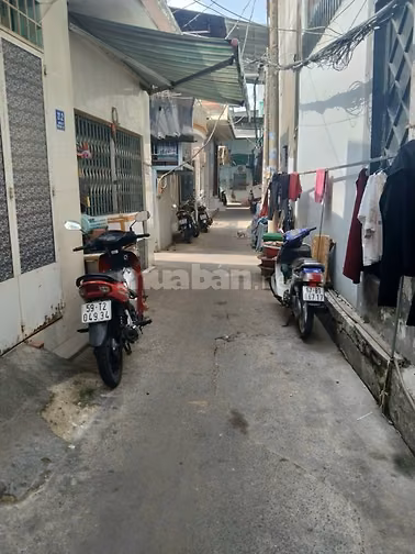 - Bán nhà hẻm 3 gác cách đường số 2 P Tân Quy 20m DT 3,8x13m có 1 gác 