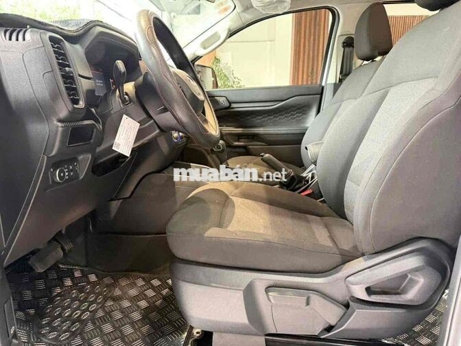 Ford Ranger XLS AT 2025 siêu lướt 8.800 km như mới
