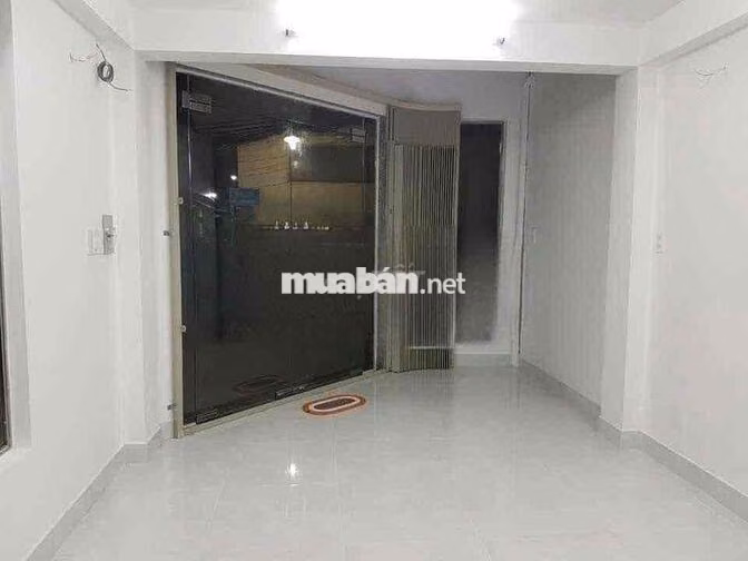 Sát Mặt Tiền Cao Đạt - Hẻm Xe Hơi - Nhà mới đẹp