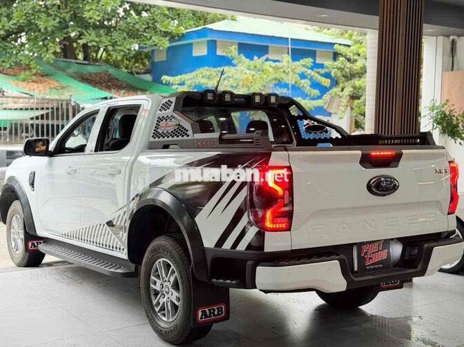 Ford Ranger XLS AT 2025 siêu lướt 8.800 km như mới