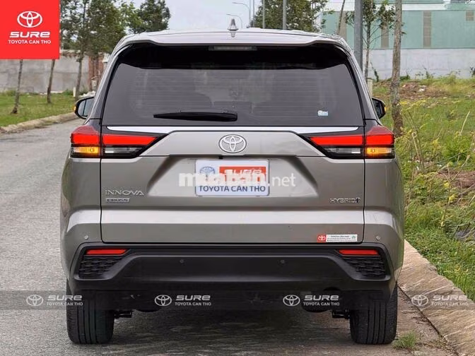 Toyota Innova Cross Hybrid 2025 CVT CHÍNH HÃNG