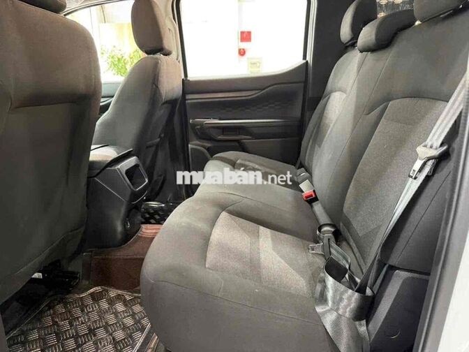 Ford Ranger XLS AT 2025 siêu lướt 8.800 km như mới