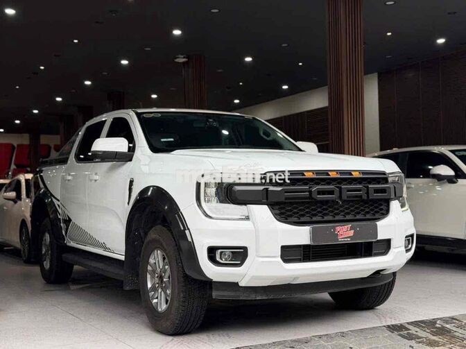 Ford Ranger XLS AT 2025 siêu lướt 8.800 km như mới