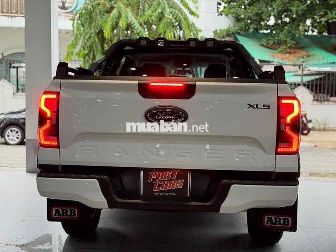 Ford Ranger XLS AT 2025 siêu lướt 8.800 km như mới
