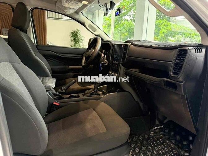 Ford Ranger XLS AT 2025 siêu lướt 8.800 km như mới
