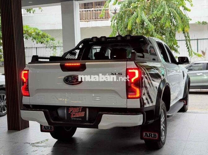 Ford Ranger XLS AT 2025 siêu lướt 8.800 km như mới