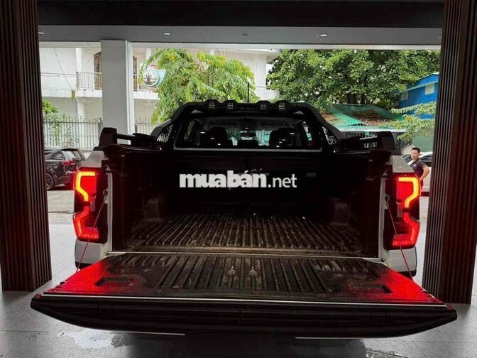 Ford Ranger XLS AT 2025 siêu lướt 8.800 km như mới