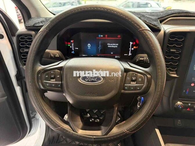 Ford Ranger XLS AT 2025 siêu lướt 8.800 km như mới