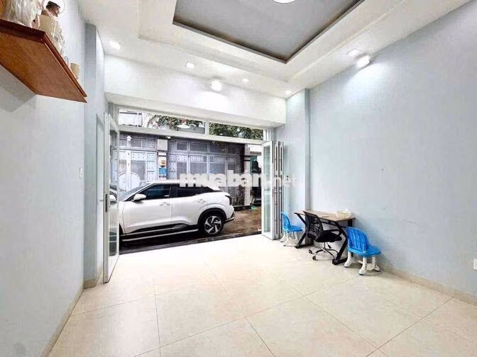 NHỈNH 5 TỶ NHÀ 2 TẦNG HẺM XE HƠI NGAY PHẠM VĂN ĐỒNG- HOÀN CÔNG ĐỦ