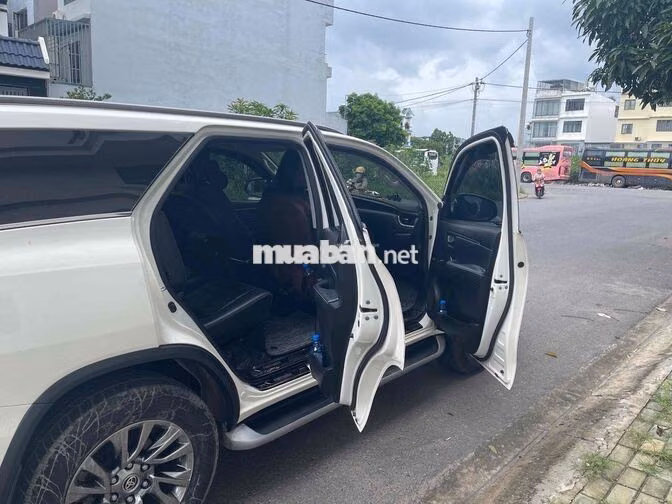 Toyota Fortuner SUV Trắng Tự động 7 chỗ