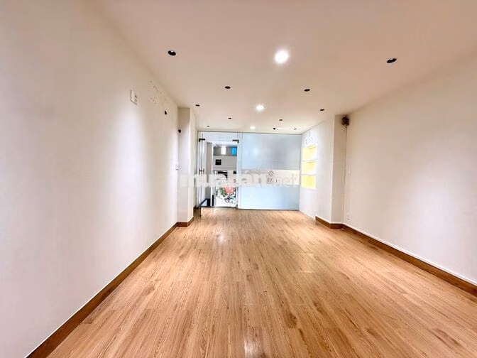 Mặt bằng mặt tiền đường tại Nguyễn Ngọc Lộc ngay cầu vượt 3/2