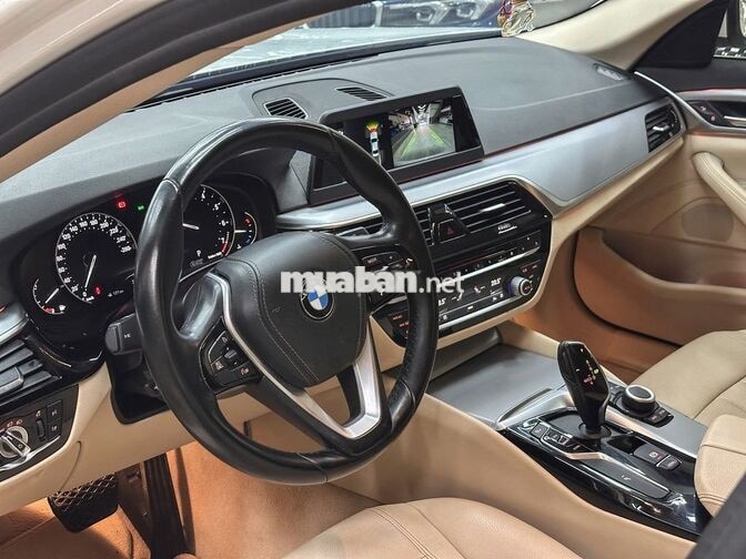 BMW 520i model 2019 Trắng